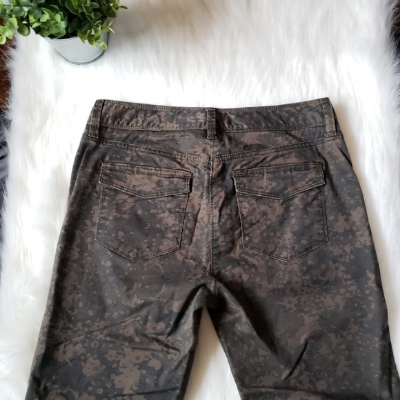 LOFT Camo Autumn Floral Pants - Picture 2 of 7